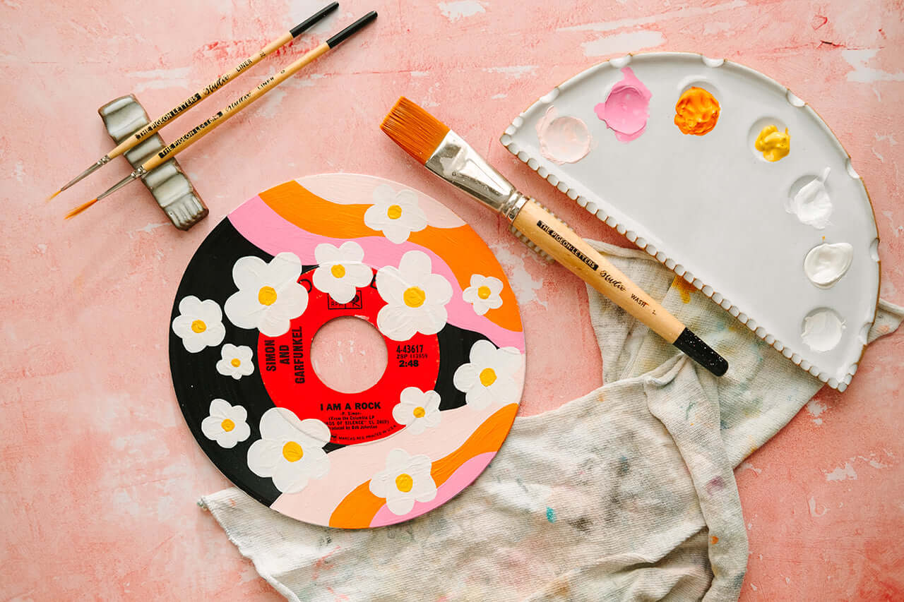 How to paint on a vinyl record